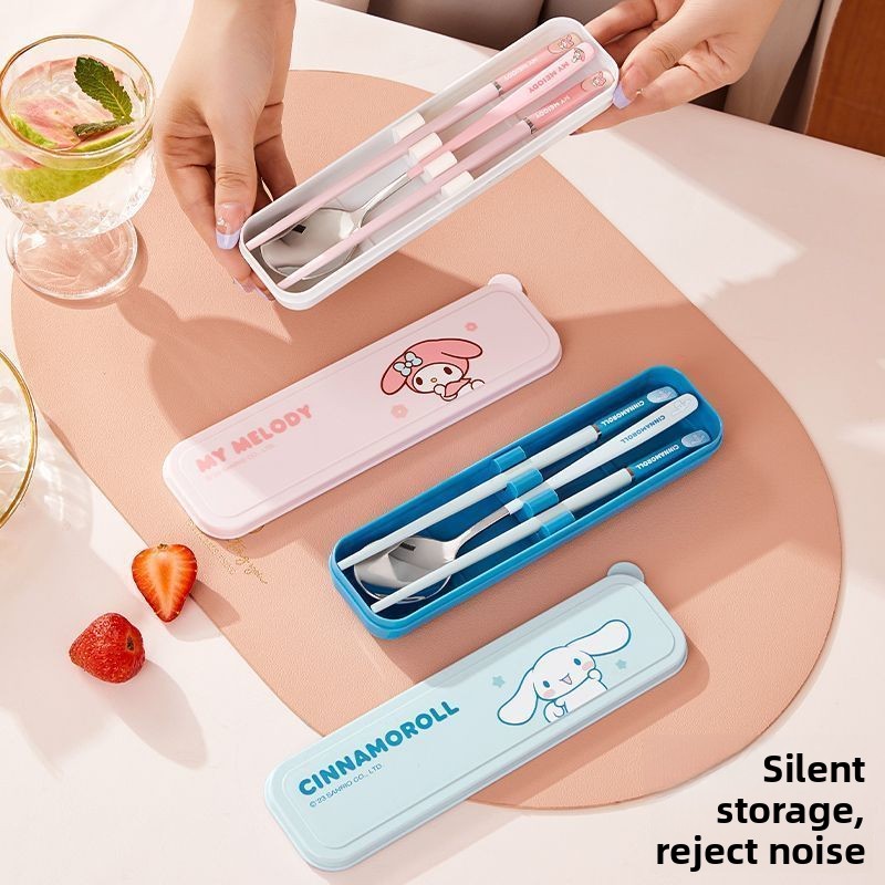 Travel Accessories Gifts For Women - かわいい漫画風カワイイ スカルボウ ポータブルカトラリーセット ステンレス製トラベル食器セット 女性、ティーン、ファンへのギフト 日常使いに
