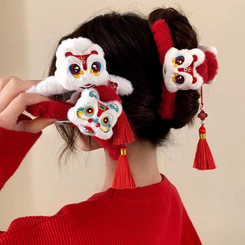 1pc 獅子舞タッセル新年ぬいぐるみヘアクリップ女性用赤いヘ - Travel Accessories Bunnings のレビューと価格